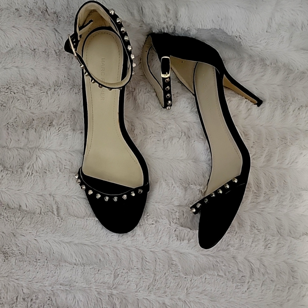 Marc fisher simple black heels